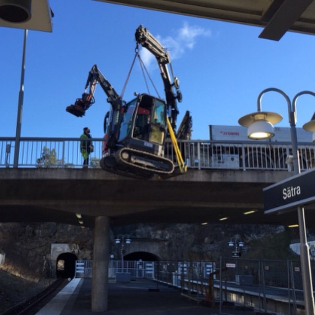 Bild som visar asfalterings projektet i Stockholms tunnelbanenät, tagen vid sätra station