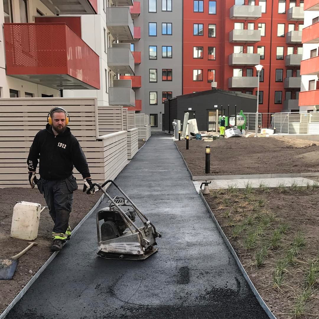 Bild som visar asfalterings projektet i barkaby